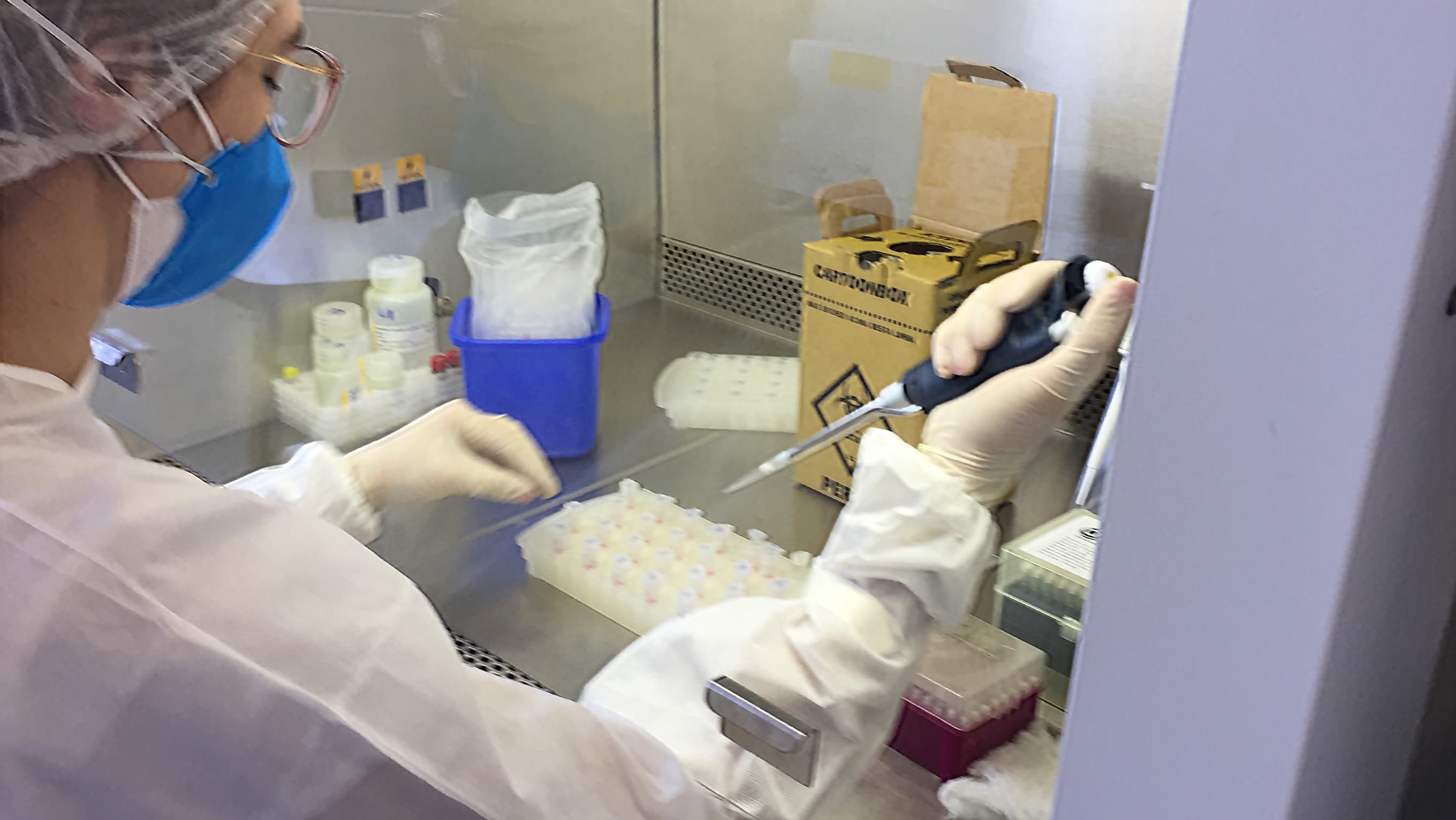 Biomédica auxilia no diagnóstico do novo coronavirus no Lacen-RS