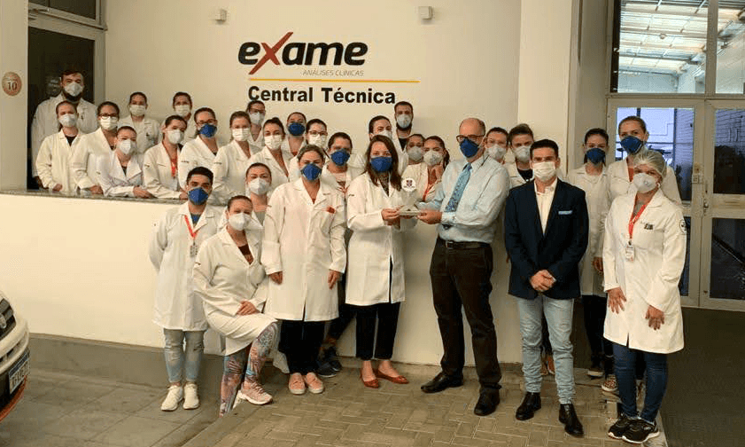 Laboratório Exame é condecorado por atuação na pandemia
